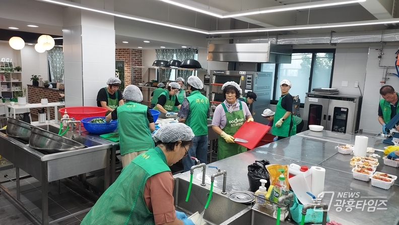광명시새마을회 행복나눔 실천 “온기나눔 밑반찬 만들어주기“