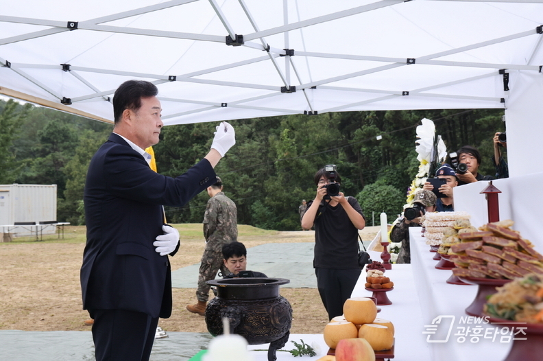 김성제 의왕시장 6.25전사자 유해 발굴 개토식 참석_분향