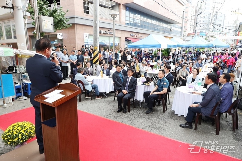 안양중앙시장에서 어르신 위한 ‘100세 팔팔 노인잔치’ 열려