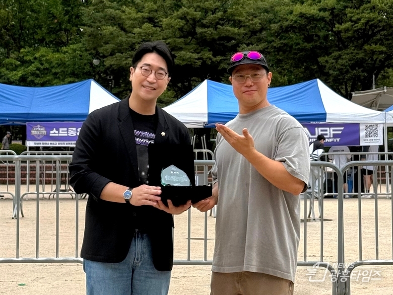 김도현 안양시의원, 크로스핏 저변 확대 공로 ‘안양쓰로우다운 감사패’ 수상