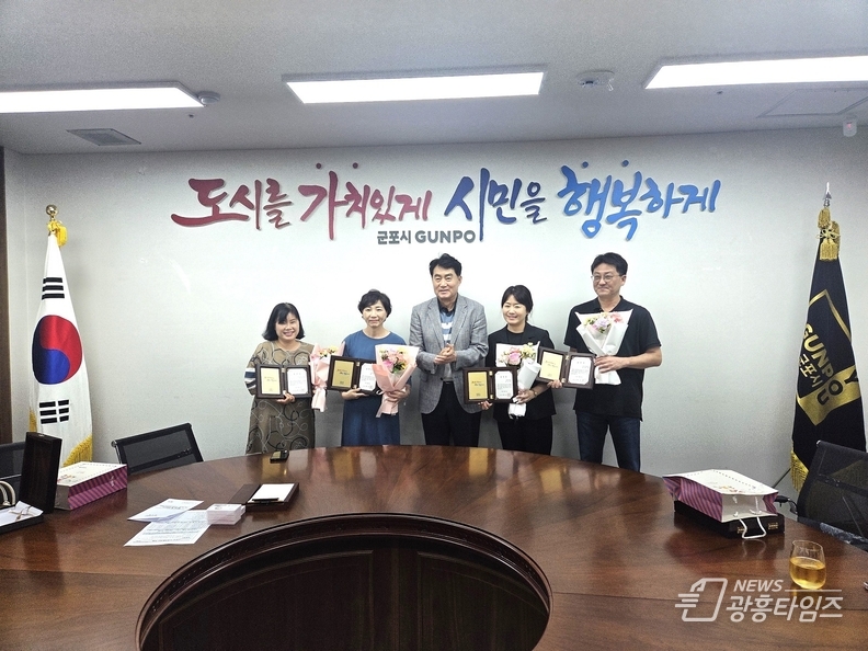 장애인가족센터 10주년 기념식_김성제 시장 센터 관계자 격려