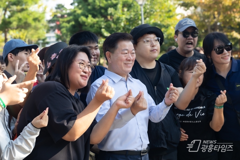 광명시, 가족과 청소년이 함께한 트레킹 대회로 건강·화합 다져