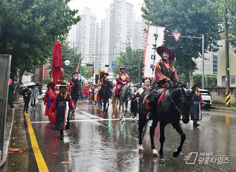 지난 28일, 서울 경복궁에서 출발해 수원 화성, 화성 융릉까지 이어지는 ‘2025 정조대왕 능행차 공동재현’ 대장정이 성황리에 마쳤다.