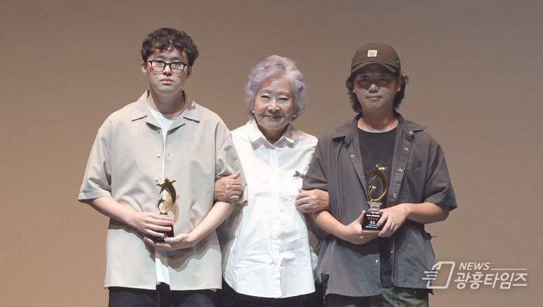 최우수상_집값(허민 감독), 고인(이재윤 감독)