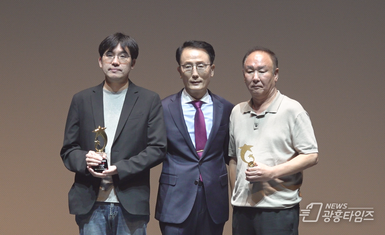 우수상_엄마의 기억(박유찬 감독), 나의 포켓다이어리(이성준 감독)