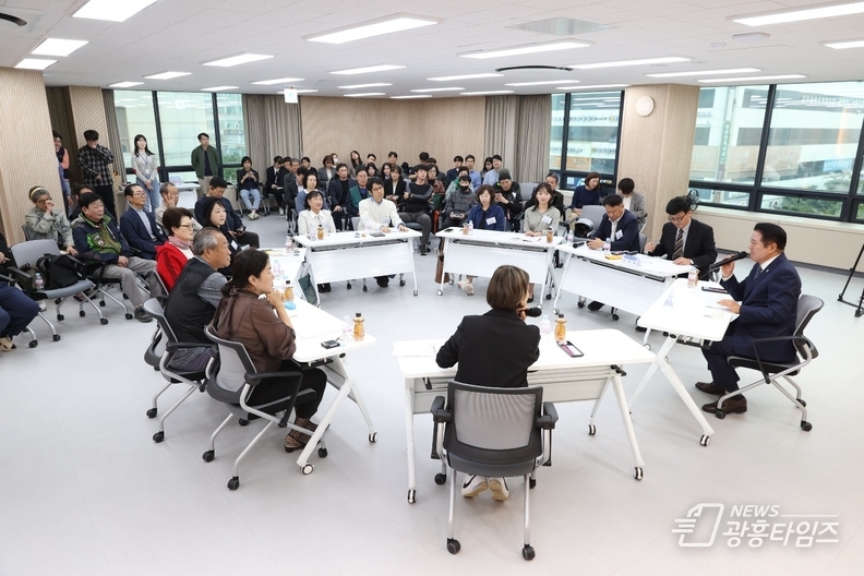 안양시 공공기관 협렵기관 순회 간담회 사진1(10월 14일 오후 3시 안양시노동인권센터 5층 교육장)
