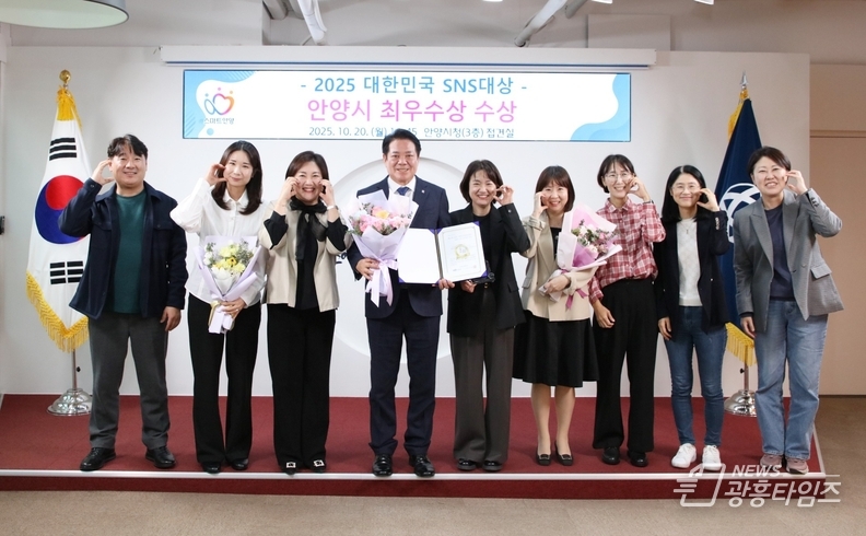제15회 대한민국 SNS 대상 최우수상 수상 전수식 사진1(2025년 10월 20일 오후 4시45분 시청 3층 접견실)