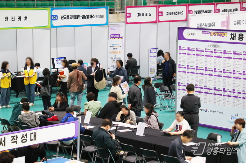 2025년 하반기 일자리박람회_상반기 행사 모습