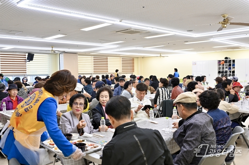 광명종합사회복지관, 지속가능나눔, 소들녘 광명점과 함께 제60회 은빛잔치한마당 성료