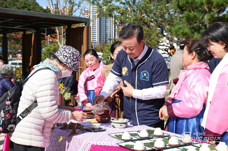 의왕시청소년재단, 지역 어르신과 함께하는 "차(茶)로 나누는 마음" 사회공헌 활동 전개
