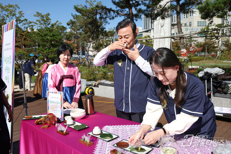 의왕시청소년재단, 지역 어르신과 함께하는 "차(茶)로 나누는 마음" 사회공헌 활동 전개