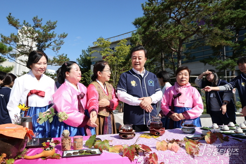 의왕시청소년재단, 지역 어르신과 함께하는 "차(茶)로 나누는 마음" 사회공헌 활동 전개