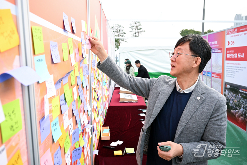 지난 23일부터 26일까지 나흘간 안산 화랑유원지와 와~스타디움 일원에서 열린 ‘안산페스타 2025’ 통합축제를 시민들의 뜨거운 참여 속에 성황리에 마무리했다