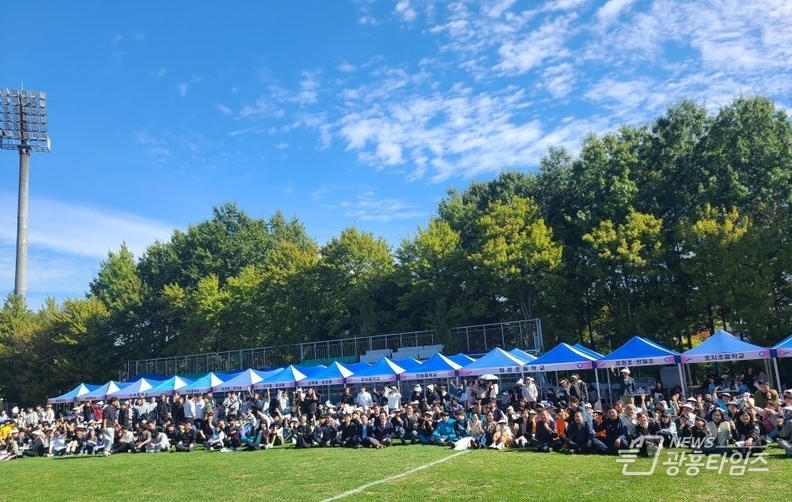 지난 23일부터 26일까지 나흘간 안산 화랑유원지와 와~스타디움 일원에서 열린 ‘안산페스타 2025’ 통합축제를 시민들의 뜨거운 참여 속에 성황리에 마무리했다