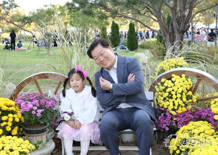 광명시(시장 박승원)는 지난 12일 광명새빛공원에서 ‘2024 제1회 광명정원문화축제’를 성황리에 마무리했다.