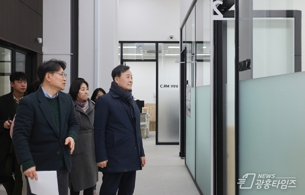 김성제 의왕시장, 글로벌인재센터 부곡분원 리모델링 현장 방문…차질 없는 개관 당부1