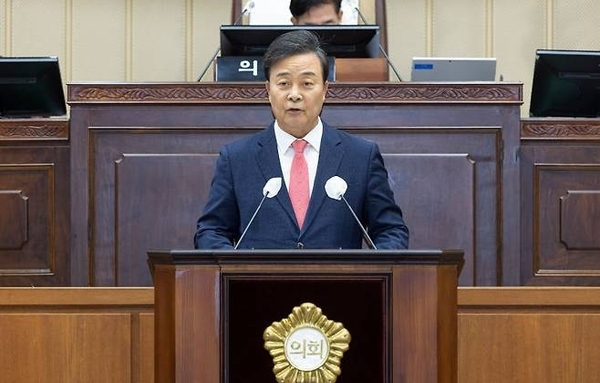 [속보] 김성제 의왕시장, 아파트 골프연습장서 심정지로 발견…응급치료 후 호흡·맥박 회복