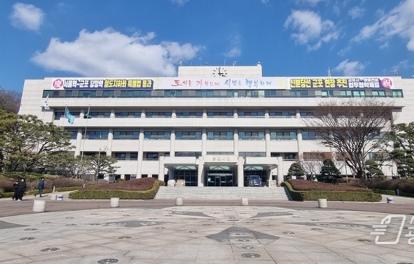 군포시 공무원들, 출·퇴근길에도 시민 불편 해결 '앞장'... 민원 처리율 97 달성!