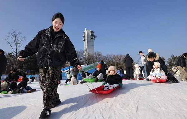 의왕왕송호수 겨울축제 '겨울아 놀자' 아이들에게 큰 인기!