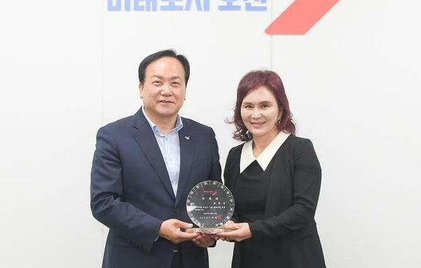 오산시, 이룸봉사단 김명숙 회장 '1일 명예시장' 위촉!