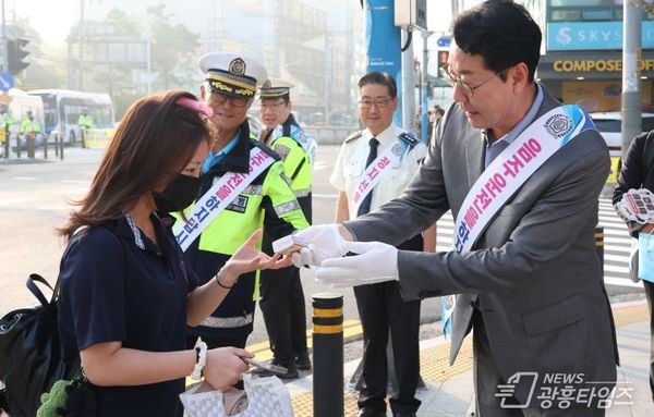 “안전한 귀성길 되세요”...화성특례시, 추석맞이 교통안전 캠페인 나서!