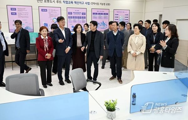 안산시, 직업교육 혁신지구지원센터 개소… 로봇 미래 인재 양성!