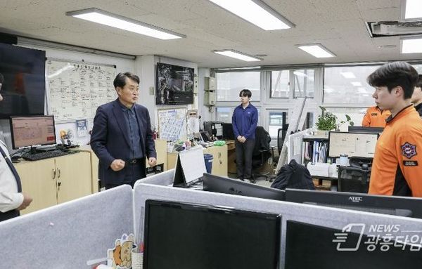 하은호 군포시장, 신속한 구조활동 펼친 소방대원 격려...철쭉축제 안전 대응도 당부!