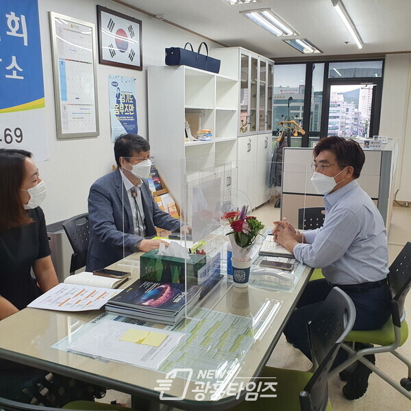 정희시 의원, 용호중학교 급식실 건립 관련 정담회 실시(사진제공=경기도의회) 정희시 의원, 용호중학교 급식실 건립 관련 정담회 실시(사진제공=경기도의회)