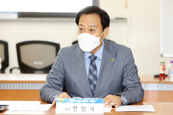 장현국 의장, 자치분권발전위원회 제2차 자치행정분과 회의서 효율적 인사제 운영안 마련 강조 (사진제공=경기도의회) 장현국 의장, 자치분권발전위원회 제2차 자치행정분과 회의서 효율적 인사제 운영안 마련 강조 (사진제공=경기도의회)