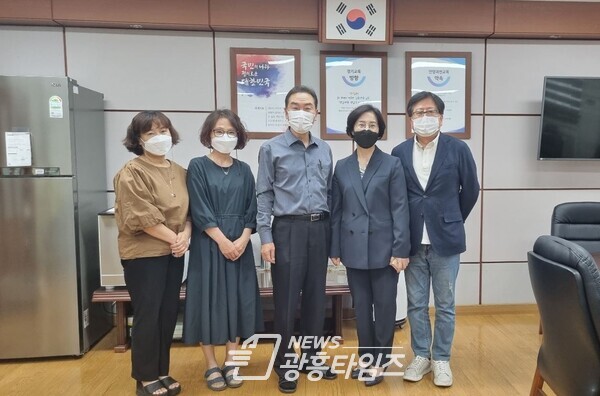 조광희 의원, 안양시 3개 학교 코로나19 방역 격려차 방문 (사진제공=경기도의회) 조광희 의원, 안양시 3개 학교 코로나19 방역 격려차 방문 (사진제공=경기도의회)