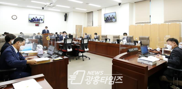 교육행정위원회, 21년도 도교육청 제2회 추경예산안 8,051억 심의.의결(사진제공=경기도의회) 교육행정위원회, 21년도 도교육청 제2회 추경예산안 8,051억 심의.의결(사진제공=경기도의회)