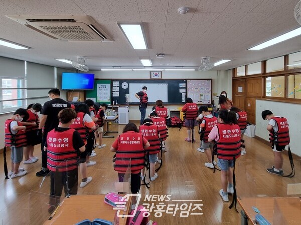 찾아가는 생존수영 교육 운영(사진제공=시흥도시공사) 찾아가는 생존수영 교육 운영(사진제공=시흥도시공사)