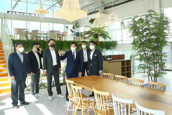 의왕시, 백운밸리 롯데쇼핑몰 현장점검(사진제공=의왕시) 의왕시, 백운밸리 롯데쇼핑몰 현장점검(사진제공=의왕시)