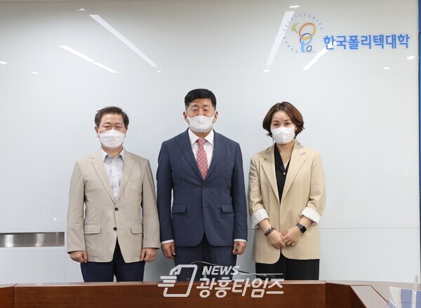 광명시는 9월 8일 박승원 광명시장 조재희 한국폴리텍대학 이사장 임오경 더불어민주당 의원(광명갑)이 참석한 가운데 한국폴리텍대학 광명융합기술교육원에서 간담회를 개최했다(사진제공=광명시) 광명시는 9월 8일 박승원 광명시장 조재희 한국폴리텍대학 이사장 임오경 더불어민주당 의원(광명갑)이 참석한 가운데 한국폴리텍대학 광명융합기술교육원에서 간담회를 개최했다(사진제공=광명시)