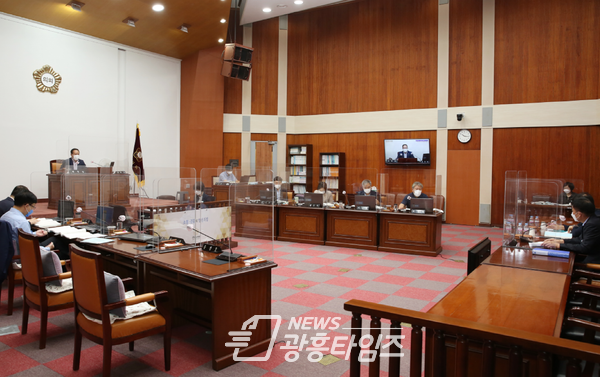 군포시의회 예결위, 코로나19 극복 적극행정 주문(사진제공=군포시의회) 군포시의회 예결위, 코로나19 극복 적극행정 주문(사진제공=군포시의회)