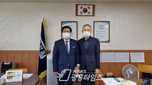 조광희 의원, 코로나19 방역 및 수능 수험생 격려차 안양지역 고교 방문 (사진제공=경기도의회) 조광희 의원, 코로나19 방역 및 수능 수험생 격려차 안양지역 고교 방문 (사진제공=경기도의회)