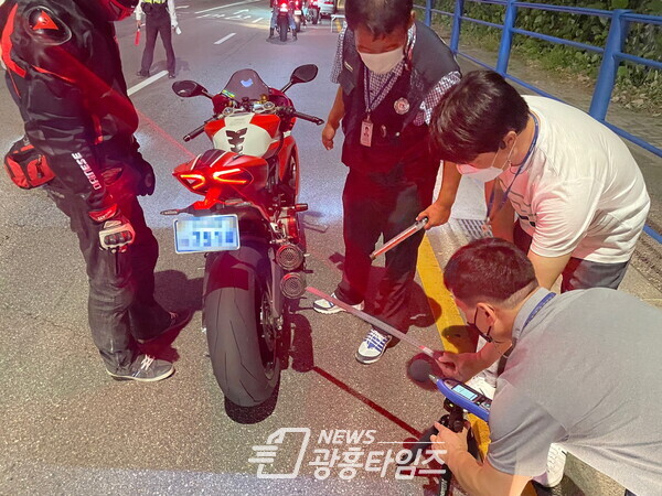 오토바이소음집중단속(사진제공=시흥시) 오토바이소음집중단속(사진제공=시흥시)
