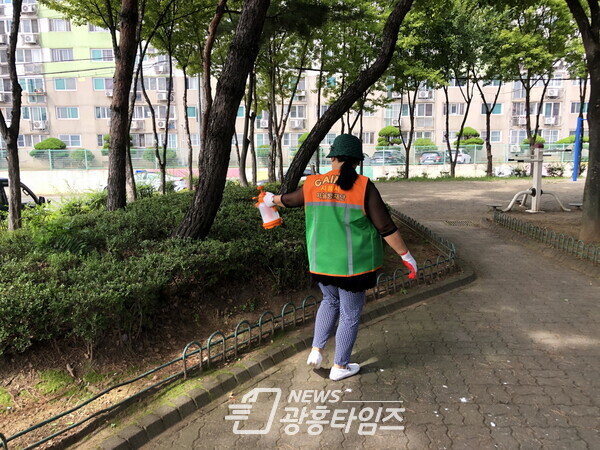 군자동_방역활동(사진제공=군자동 행정복지센터) 군자동_방역활동(사진제공=군자동 행정복지센터)