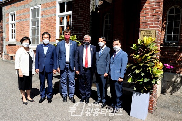 박승원 광명시장은 9월 15일 주한 영국대사관에서 열린 ‘기후변화 대응 선도 지방정부 간담회’에 참석했다(사진제공=광명시) 박승원 광명시장은 9월 15일 주한 영국대사관에서 열린 ‘기후변화 대응 선도 지방정부 간담회’에 참석했다(사진제공=광명시)