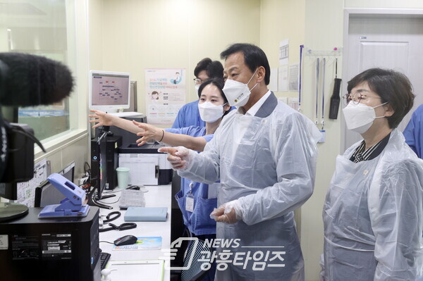 장현국 의장, 추석연휴 나흘 앞두고 道정신건강복지센터 방문심리방역 종사자 지원책 모색 (사진제공=경기도의회) 장현국 의장, 추석연휴 나흘 앞두고 道정신건강복지센터 방문심리방역 종사자 지원책 모색 (사진제공=경기도의회)
