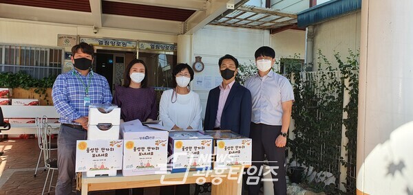시흥도시공사, 추석명절 맞아 관내 양로시설에 후원품 전달(사진제공=시흥도시공사) 시흥도시공사, 추석명절 맞아 관내 양로시설에 후원품 전달(사진제공=시흥도시공사)