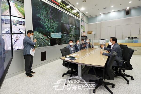 장현국 의장, 추석연휴 비상근무 돌입하는 소방,경찰,교통업무종사자 격려 (사진제공=경기도의회) 장현국 의장, 추석연휴 비상근무 돌입하는 소방,경찰,교통업무종사자 격려 (사진제공=경기도의회)