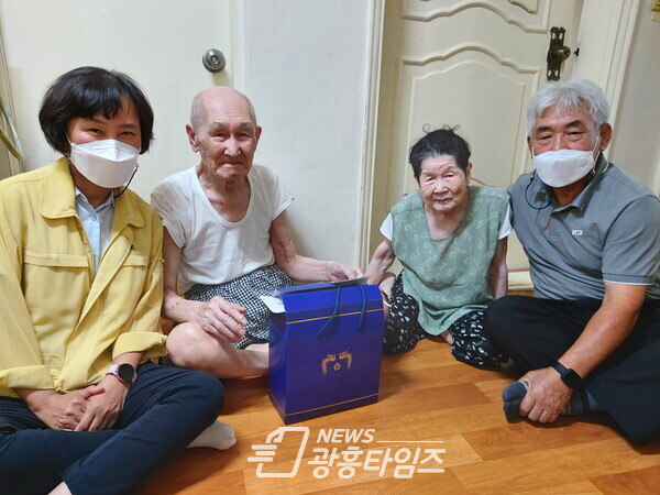 신현동 찾아가는 상생국민지원금(사진제공=신현동 행정복제센터) 신현동 찾아가는 상생국민지원금(사진제공=신현동 행정복제센터)
