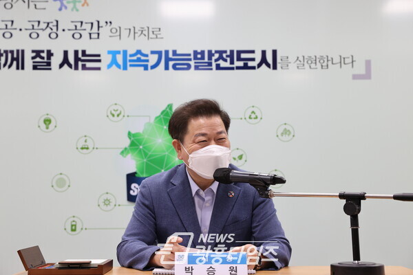 광명시는 10월1일 시청 중회의실에서 광명시 중장기 문화비전 및 실행방안 수립을 위한 연구 용역 중간보고회를 개최했다(사진제공=광명시) 광명시는 10월1일 시청 중회의실에서 광명시 중장기 문화비전 및 실행방안 수립을 위한 연구 용역 중간보고회를 개최했다(사진제공=광명시)