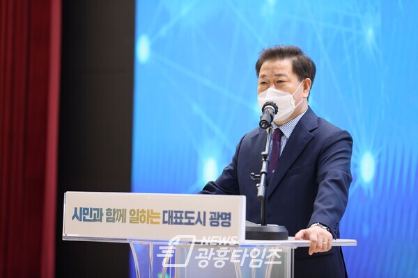 시 개청 40주년 ‘광명시민의 날 기념식’에서 기념사를 하고있는 박승원 시장(사진제공=광명시) 시 개청 40주년 ‘광명시민의 날 기념식’에서 기념사를 하고있는 박승원 시장(사진제공=광명시)