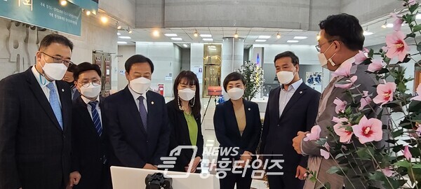 경기도의회 독도수호 특별위원회, ‘독도 사진전’ 개최 (사진제공=경기도의회) 경기도의회 독도수호 특별위원회, ‘독도 사진전’ 개최 (사진제공=경기도의회)