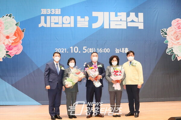제33회시민의날기념행사_기념촬영(사진제공=시흥시의회) 제33회시민의날기념행사_기념촬영(사진제공=시흥시의회)