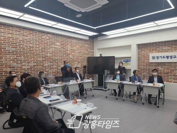 여성가족평생교육위원회, 경기도평생교육진흥원 '수원 디지털스페이스' 현장방문(사진제공=경기도의회) 여성가족평생교육위원회, 경기도평생교육진흥원 '수원 디지털스페이스' 현장방문(사진제공=경기도의회)