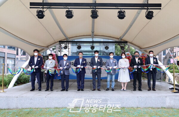 시흥시건축문화상전시_컷팅식(사진제공=시흥시의회) 시흥시건축문화상전시_컷팅식(사진제공=시흥시의회)