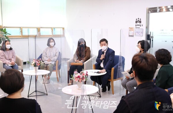 시민과의 만남을 통해 소통하는 박승원 광명시장(사진제공=광명시)